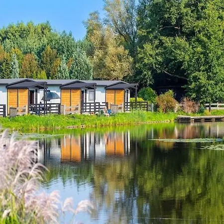 Single-story By The Pond No 10 بيت للعطل *